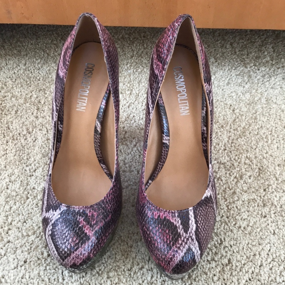 NWOB! Cosmopolitan SZ8.5 Jackie snakeskin pumps